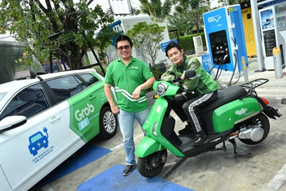 ส่องมุมมอง 2 คนขับแกร็บหัวใจสีเขียว  เปิดประสบการณ์การใช้ “รถ EV” ยานยนต์พลังงานสะอาดเพื่อสิ่งแวดล้อม