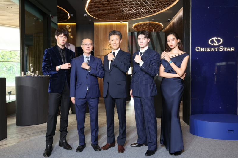 มีน-พีรวิชญ์ หล่อทะลุจักรวาล! ร่วมฉลองเปิด ORIENT STAR